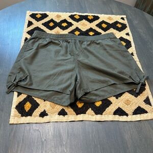 NWT Madewell Women’s elastic-waist shorts size Large Green
